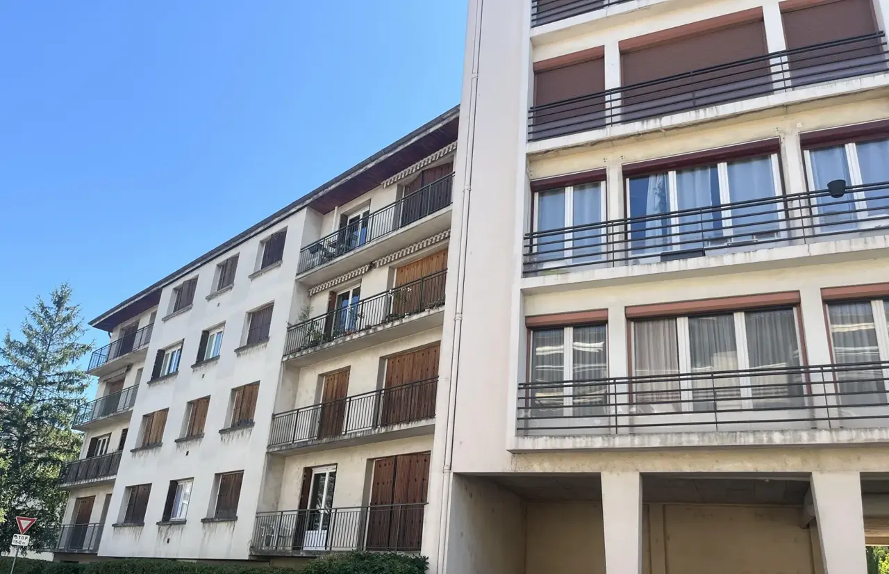 Avant travaux : façade d’une résidence