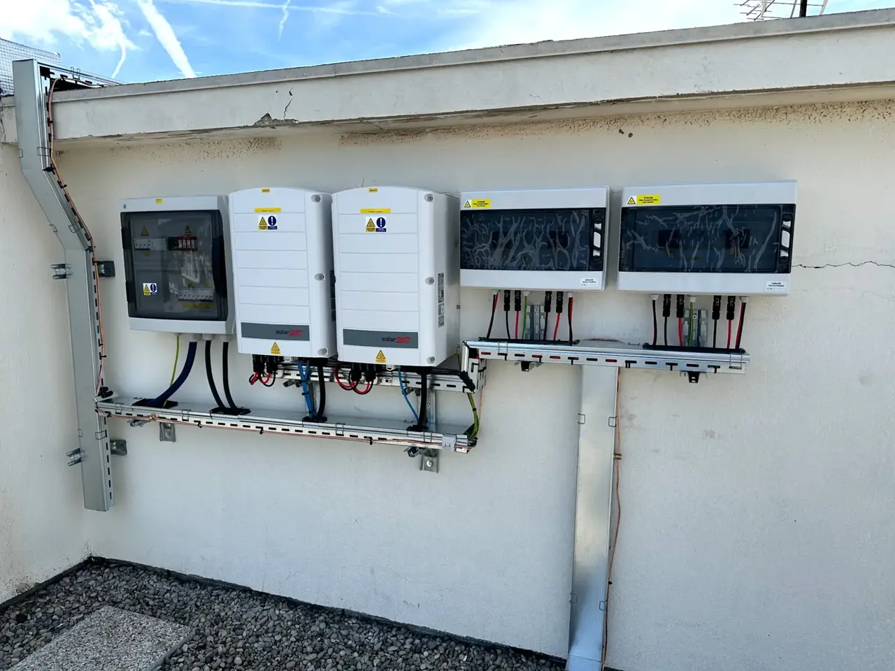 Onduleurs et coffrets électriques raccordés